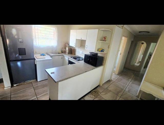 3 BEDROOM APARTMENT FOR SALE IN VANDERBIJLPARK SE 3